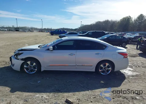 2015 Nissan Altima 2.5 Sv z USA, uszkodzony, nr VIN 1N4AL3AP4FC147704